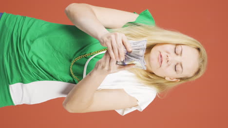 Vertical-video-of-The-woman-loves-money.